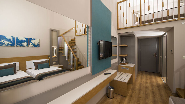 Palm World Resort & Spa Side